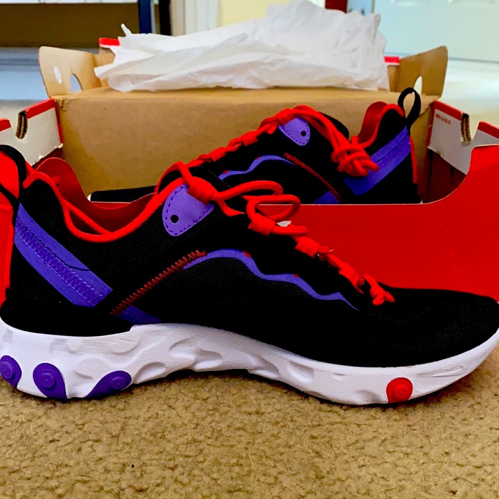Women’s Nike Element size 8